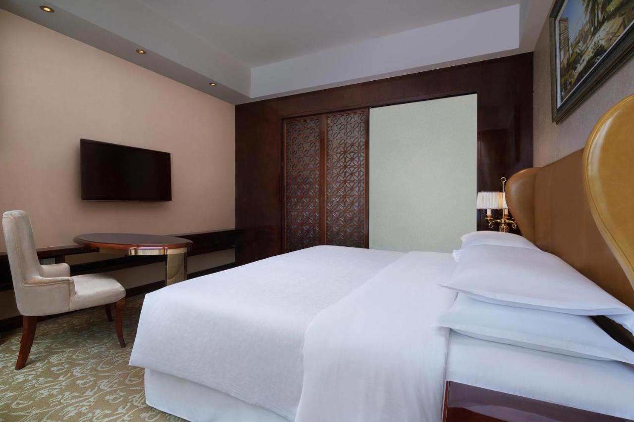 Sheraton Chongqing Hotel Bagian luar foto