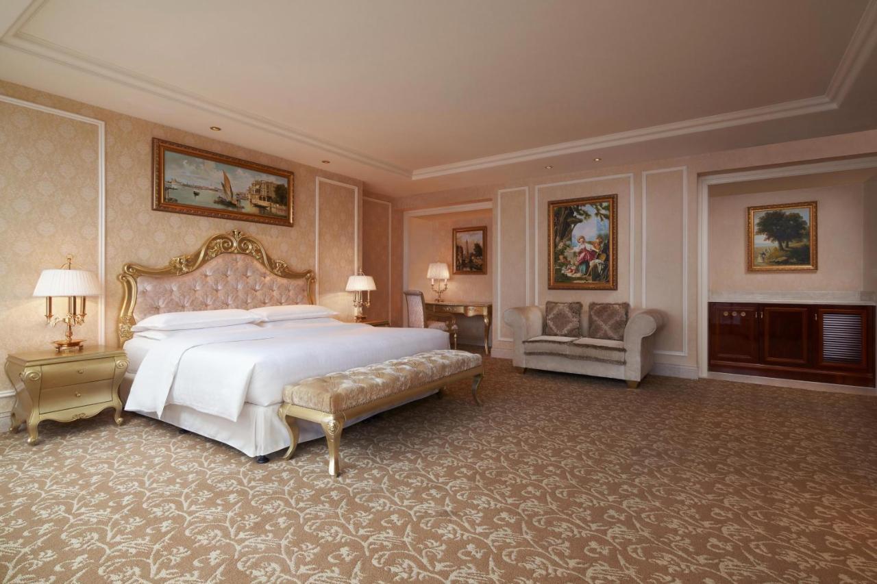 Sheraton Chongqing Hotel Bagian luar foto