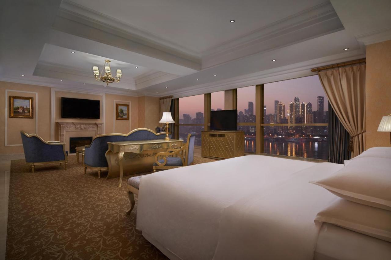 Sheraton Chongqing Hotel Bagian luar foto