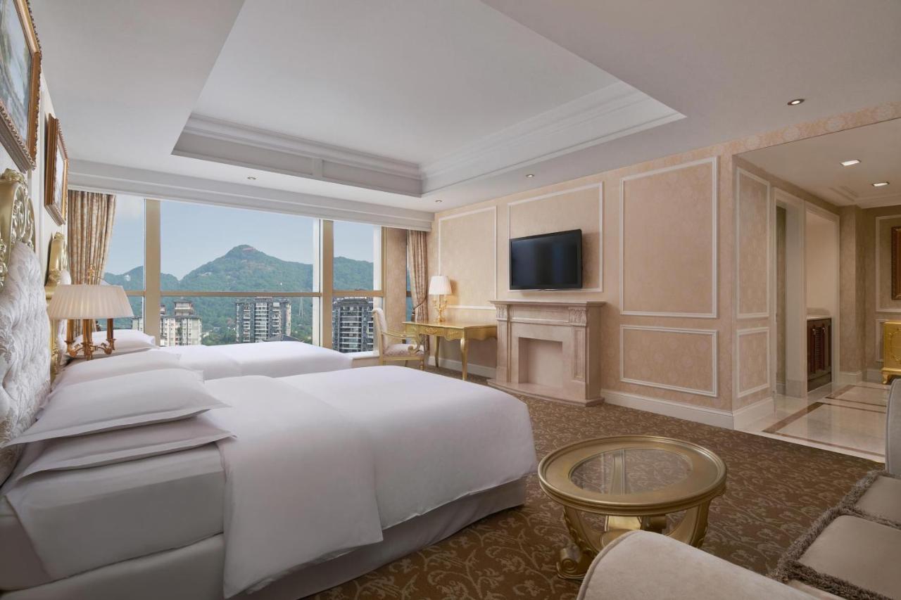 Sheraton Chongqing Hotel Bagian luar foto