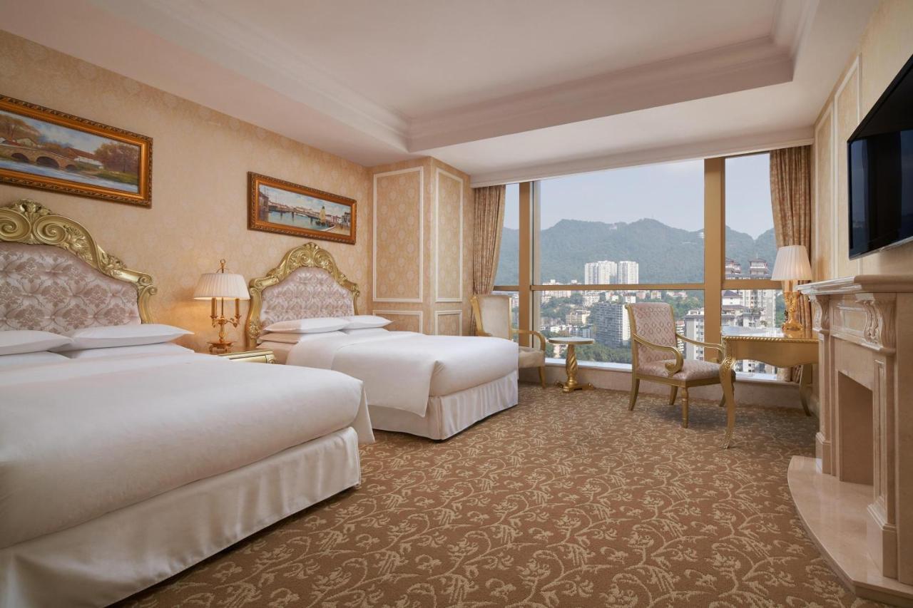 Sheraton Chongqing Hotel Bagian luar foto