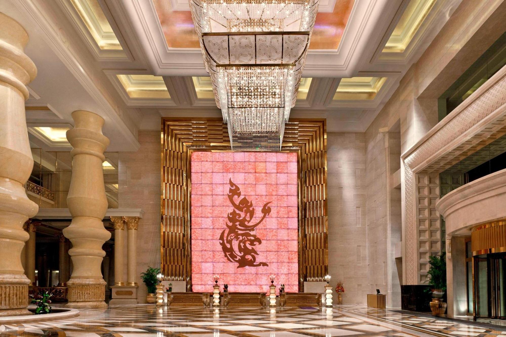 Sheraton Chongqing Hotel Bagian luar foto