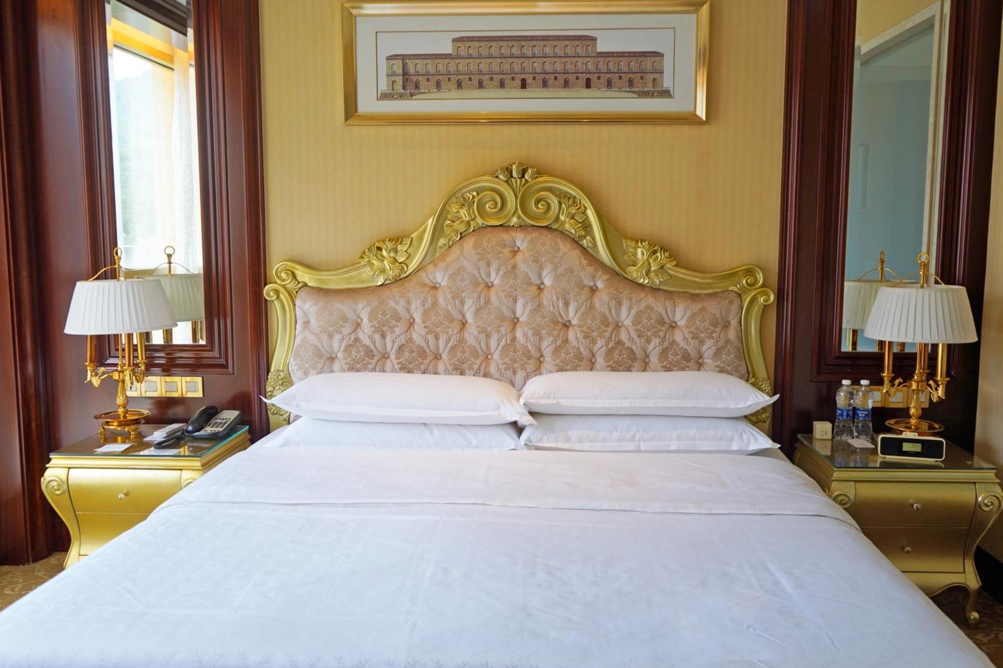 Sheraton Chongqing Hotel Bagian luar foto