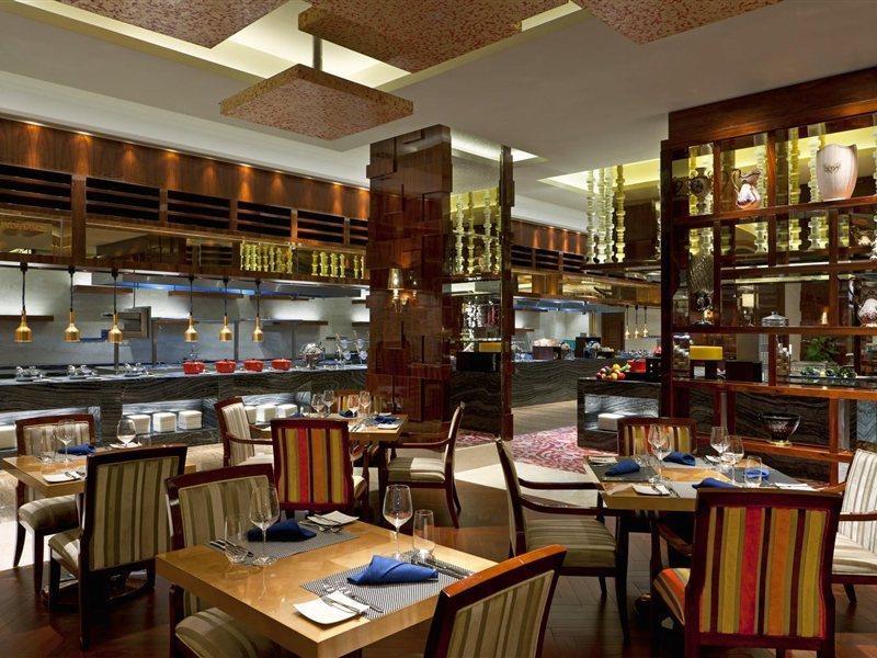 Sheraton Chongqing Hotel Bagian luar foto